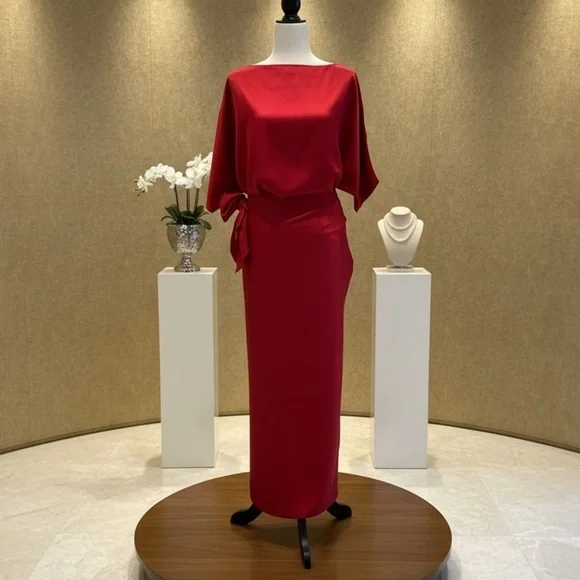 Elegant Black Dress - Picture 4 of 4